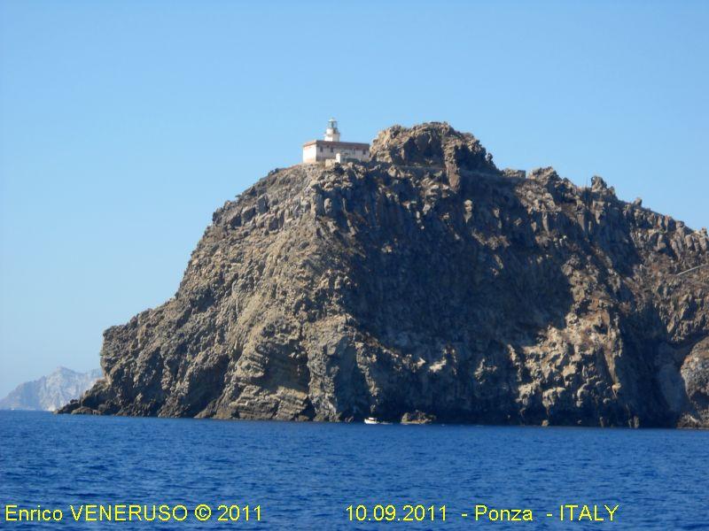 24 -bis -  Faro di Punta della Guardia -  Italia - Punta della Guardia lighthouse - ITALY.jpg
